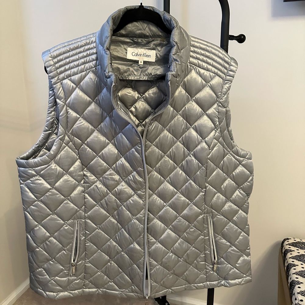 Calvin Klein 2X Silver Sleeveless Puffer Vest